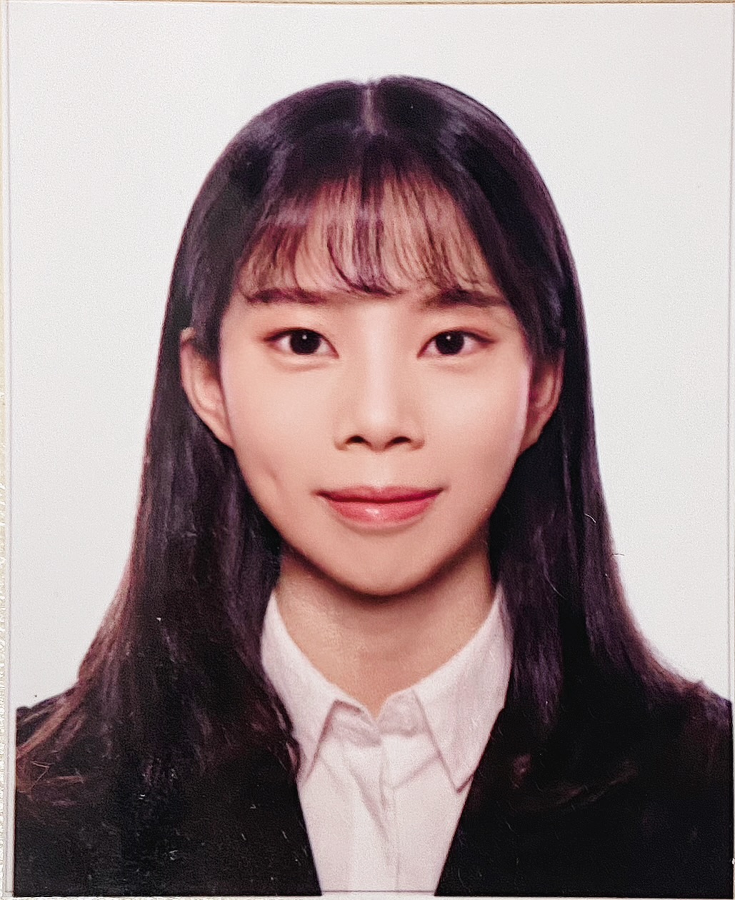 保險代理人 : Ms Chau 